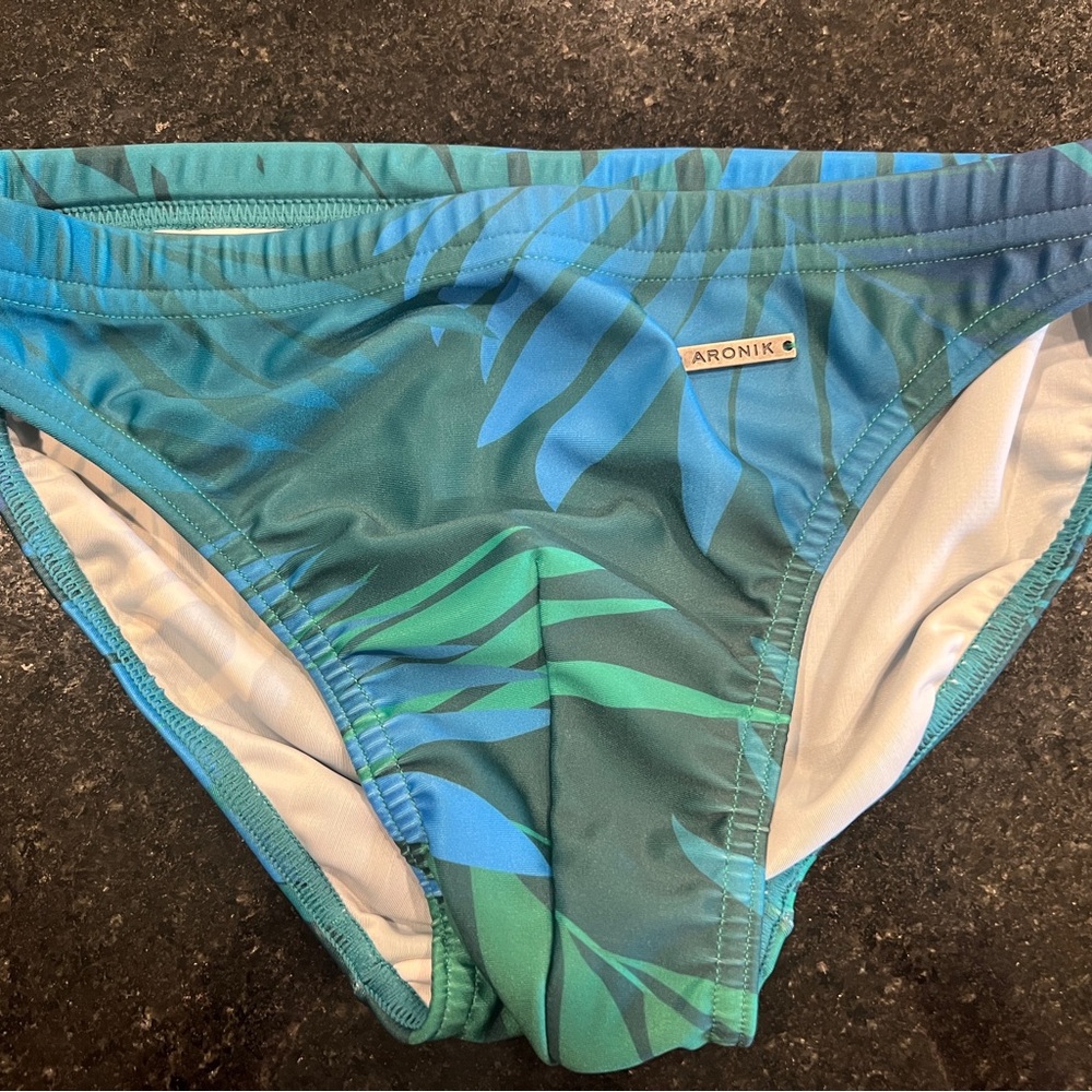Aronik Men’s Tropical Leaf Bikini Brief – Size S